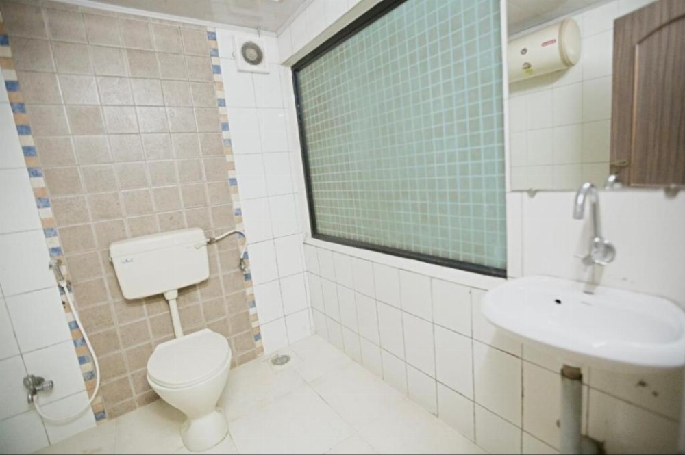 Room image 4